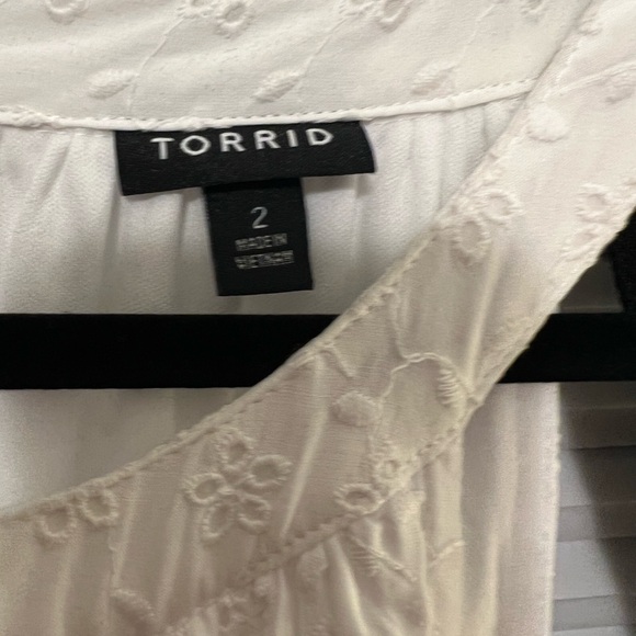 🤍TORRID White Halter Dress Ruffle Tiered White Eyelet Midi Lined Pockets Size 2 - Picture 5 of 6
